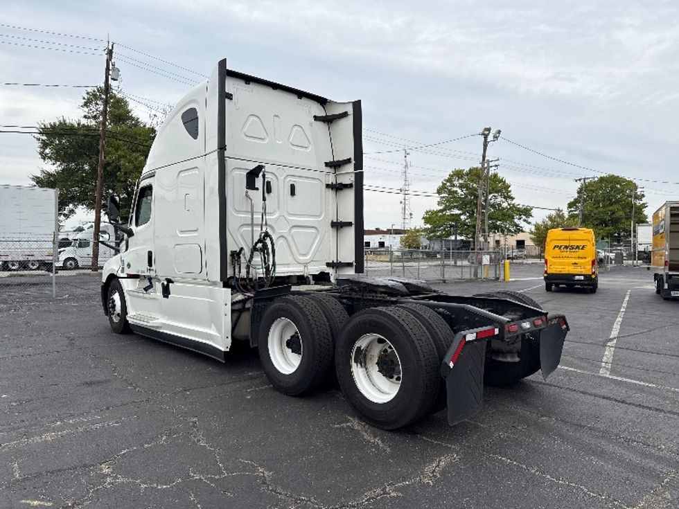Sleeper Tractor-Heavy Duty Tractors-Freightliner-2022-T12664ST-Baltimore-MD-517,797\n\t\tmiles-$ 67,000 - Image 5