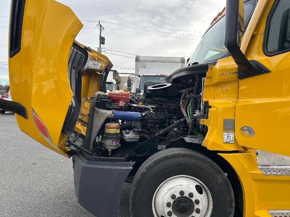 Sleeper Tractor-Heavy Duty Tractors-Freightliner-2022-T12664ST-Baltimore-MD-555,183\n\t\tmiles-$ 55,500 - Image 21