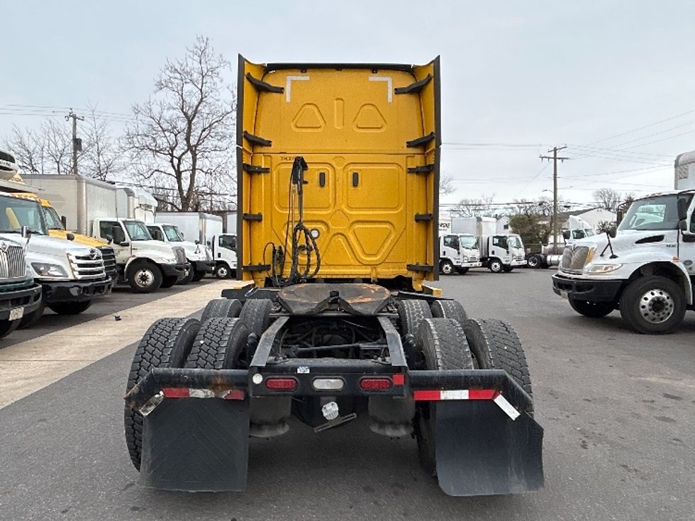 Sleeper Tractor-Heavy Duty Tractors-Freightliner-2022-T12664ST-Baltimore-MD-555,183\n\t\tmiles-$ 55,500 - Image 6