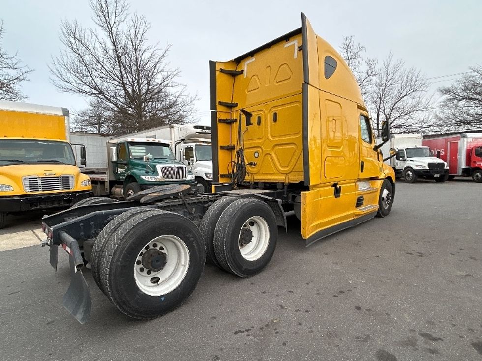 Sleeper Tractor-Heavy Duty Tractors-Freightliner-2022-T12664ST-Baltimore-MD-555,183\n\t\tmiles-$ 55,500 - Image 7