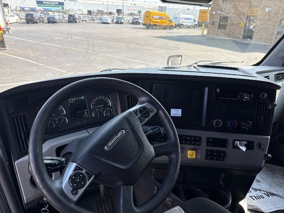Sleeper Tractor-Heavy Duty Tractors-Freightliner-2022-T12664ST-Baltimore-MD-627,896\n\t\tmiles-$ 56,500 - Image 11