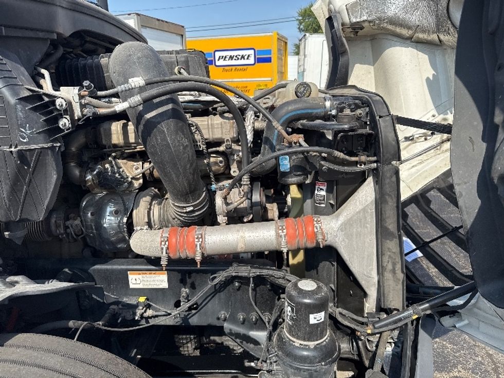 Sleeper Tractor-Heavy Duty Tractors-Freightliner-2022-T12664ST-Baltimore-MD-627,896\n\t\tmiles-$ 56,500 - Image 20