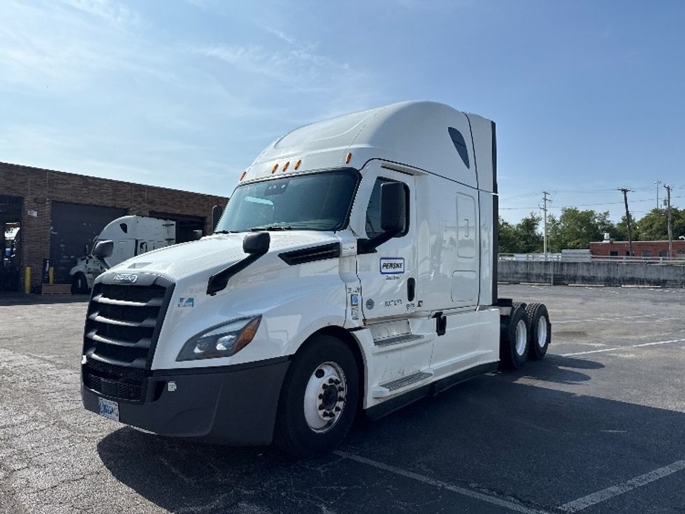 Sleeper Tractor-Heavy Duty Tractors-Freightliner-2022-T12664ST-Baltimore-MD-627,896\n\t\tmiles-$ 56,500 - Image 3