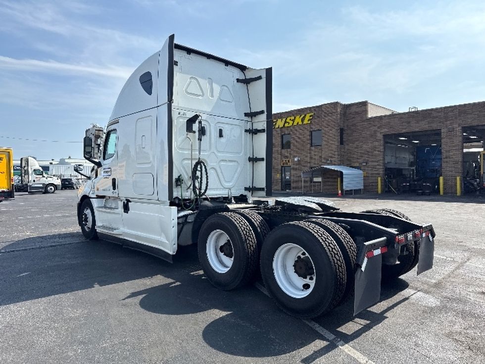Sleeper Tractor-Heavy Duty Tractors-Freightliner-2022-T12664ST-Baltimore-MD-627,896\n\t\tmiles-$ 56,500 - Image 5