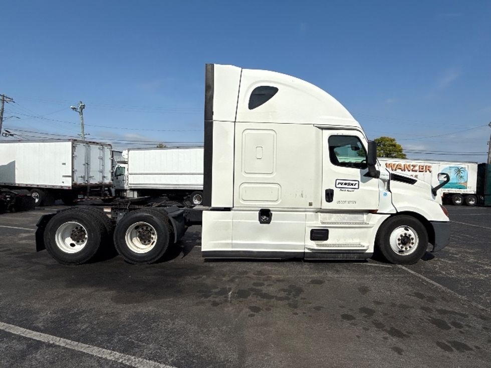Sleeper Tractor-Heavy Duty Tractors-Freightliner-2022-T12664ST-Baltimore-MD-627,896\n\t\tmiles-$ 56,500 - Image 8