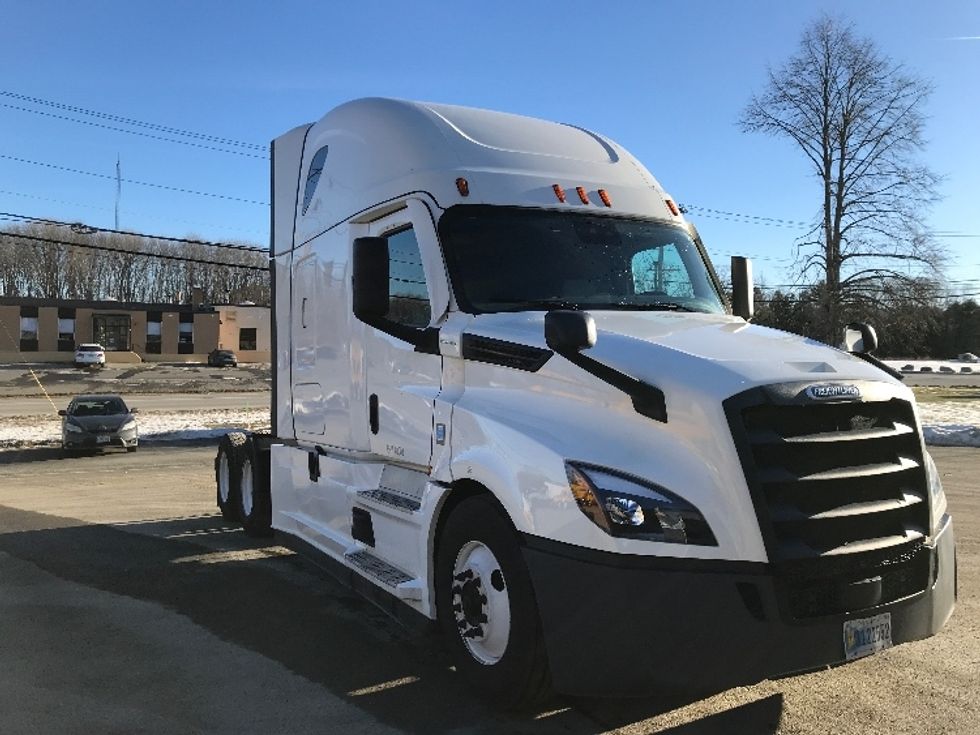 Sleeper Tractor-Heavy Duty Tractors-Freightliner-2022-T12664ST-Bangor-ME-677,790\n\t\tmiles-$ 49,500 - Image 1