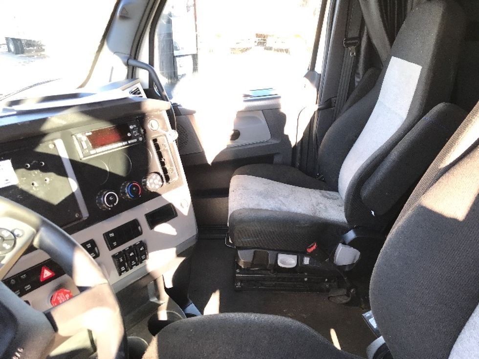 Sleeper Tractor-Heavy Duty Tractors-Freightliner-2022-T12664ST-Bangor-ME-677,790\n\t\tmiles-$ 49,500 - Image 10