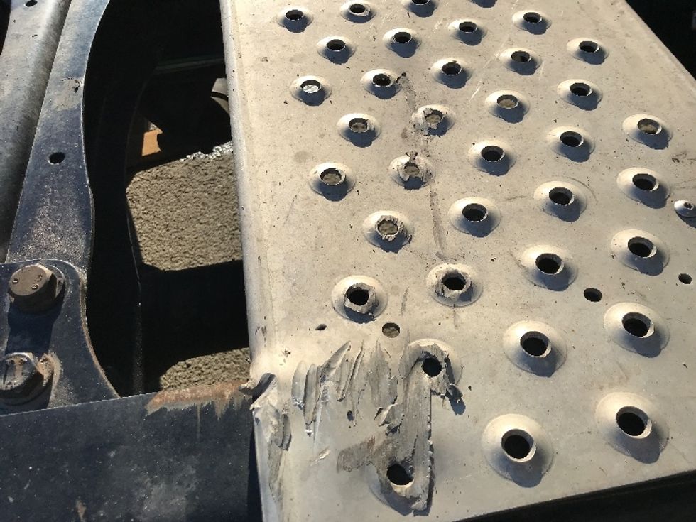 Sleeper Tractor-Heavy Duty Tractors-Freightliner-2022-T12664ST-Bangor-ME-677,790\n\t\tmiles-$ 49,500 - Image 22