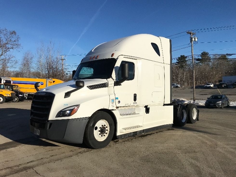 Sleeper Tractor-Heavy Duty Tractors-Freightliner-2022-T12664ST-Bangor-ME-677,790\n\t\tmiles-$ 49,500 - Image 3