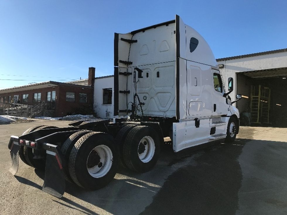 Sleeper Tractor-Heavy Duty Tractors-Freightliner-2022-T12664ST-Bangor-ME-677,790\n\t\tmiles-$ 49,500 - Image 7