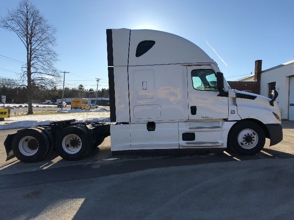 Sleeper Tractor-Heavy Duty Tractors-Freightliner-2022-T12664ST-Bangor-ME-677,790\n\t\tmiles-$ 49,500 - Image 8