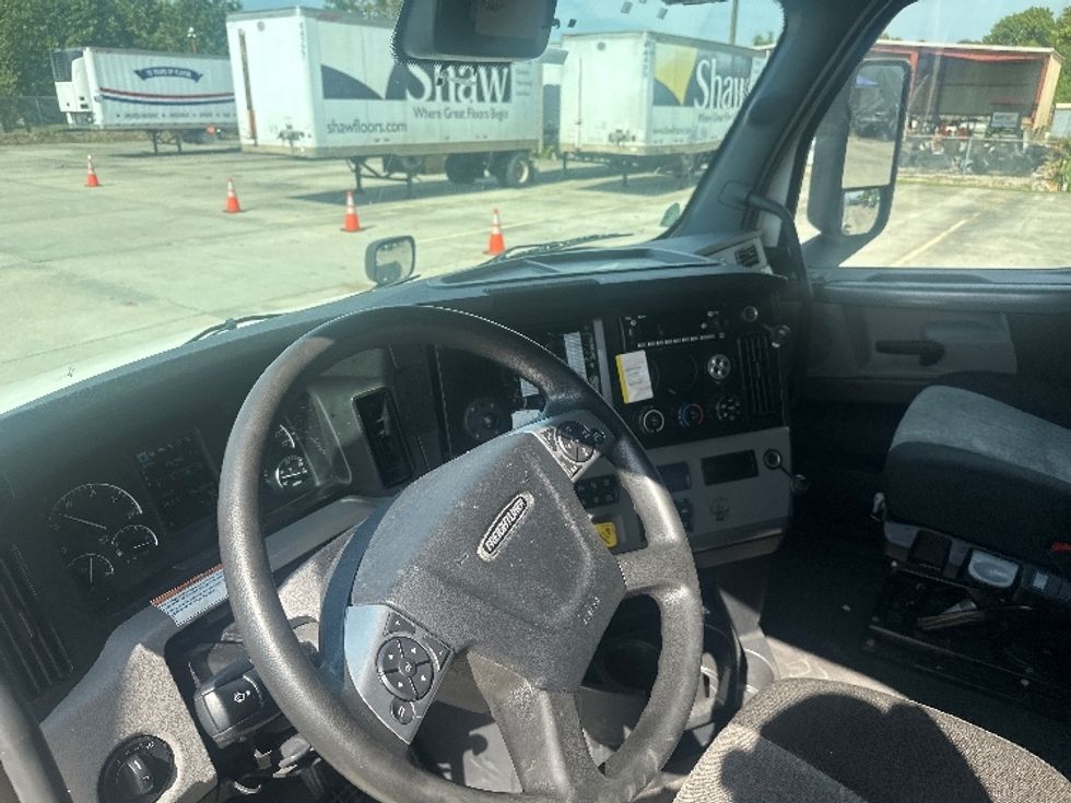 Sleeper Tractor-Heavy Duty Tractors-Freightliner-2022-T12664ST-Baton Rouge-LA-381,094\n\t\tmiles-$ 85,500 - Image 10