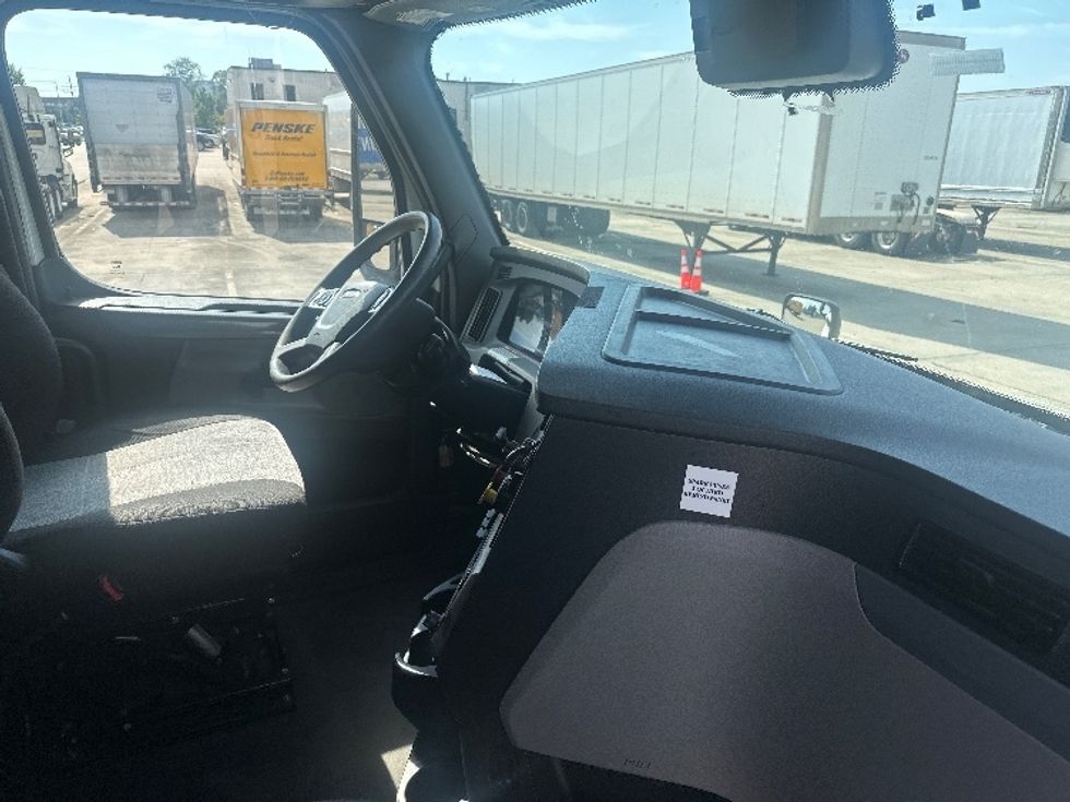 Sleeper Tractor-Heavy Duty Tractors-Freightliner-2022-T12664ST-Baton Rouge-LA-381,094\n\t\tmiles-$ 85,500 - Image 15