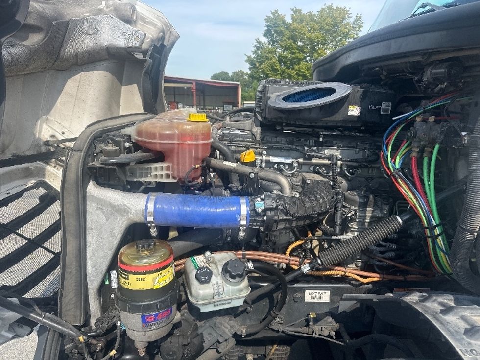 Sleeper Tractor-Heavy Duty Tractors-Freightliner-2022-T12664ST-Baton Rouge-LA-381,094\n\t\tmiles-$ 85,500 - Image 20