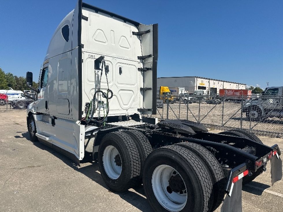 Sleeper Tractor-Heavy Duty Tractors-Freightliner-2022-T12664ST-Baton Rouge-LA-381,094\n\t\tmiles-$ 85,500 - Image 5