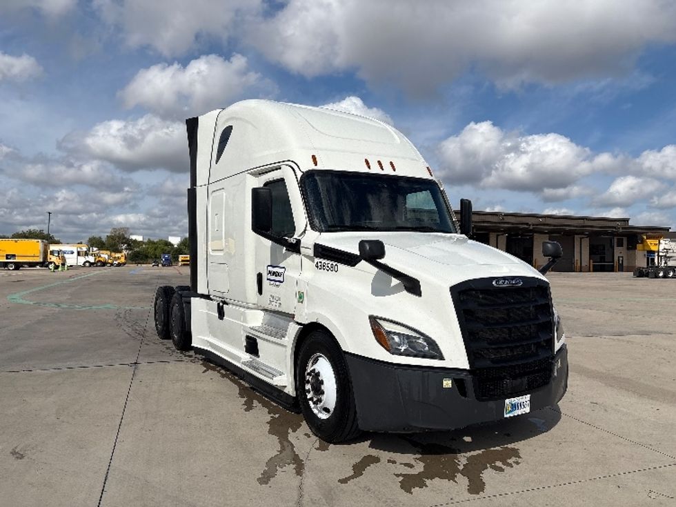 Sleeper Tractor-Heavy Duty Tractors-Freightliner-2022-T12664ST-Baton Rouge-LA-454,381\n\t\tmiles-$ 82,500 - Image 1