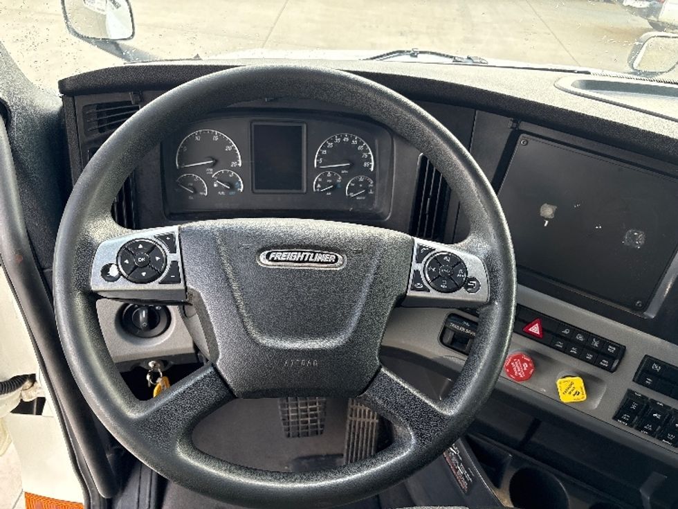 Sleeper Tractor-Heavy Duty Tractors-Freightliner-2022-T12664ST-Baton Rouge-LA-454,381\n\t\tmiles-$ 82,500 - Image 11