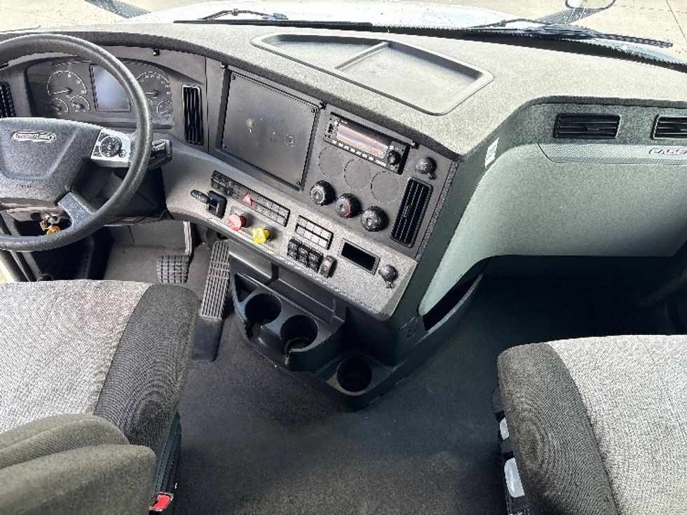 Sleeper Tractor-Heavy Duty Tractors-Freightliner-2022-T12664ST-Baton Rouge-LA-454,381\n\t\tmiles-$ 82,500 - Image 12