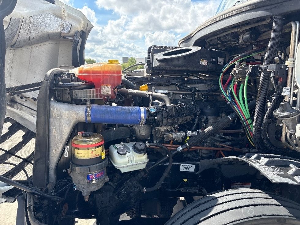 Sleeper Tractor-Heavy Duty Tractors-Freightliner-2022-T12664ST-Baton Rouge-LA-454,381\n\t\tmiles-$ 82,500 - Image 21