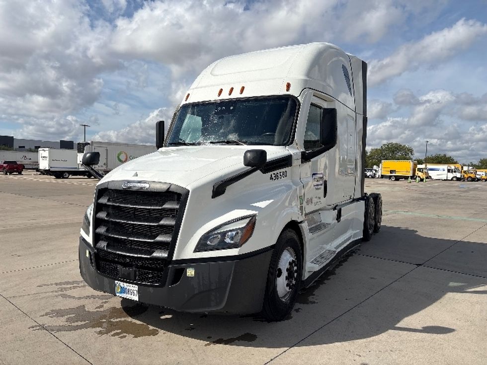 Sleeper Tractor-Heavy Duty Tractors-Freightliner-2022-T12664ST-Baton Rouge-LA-454,381\n\t\tmiles-$ 82,500 - Image 3