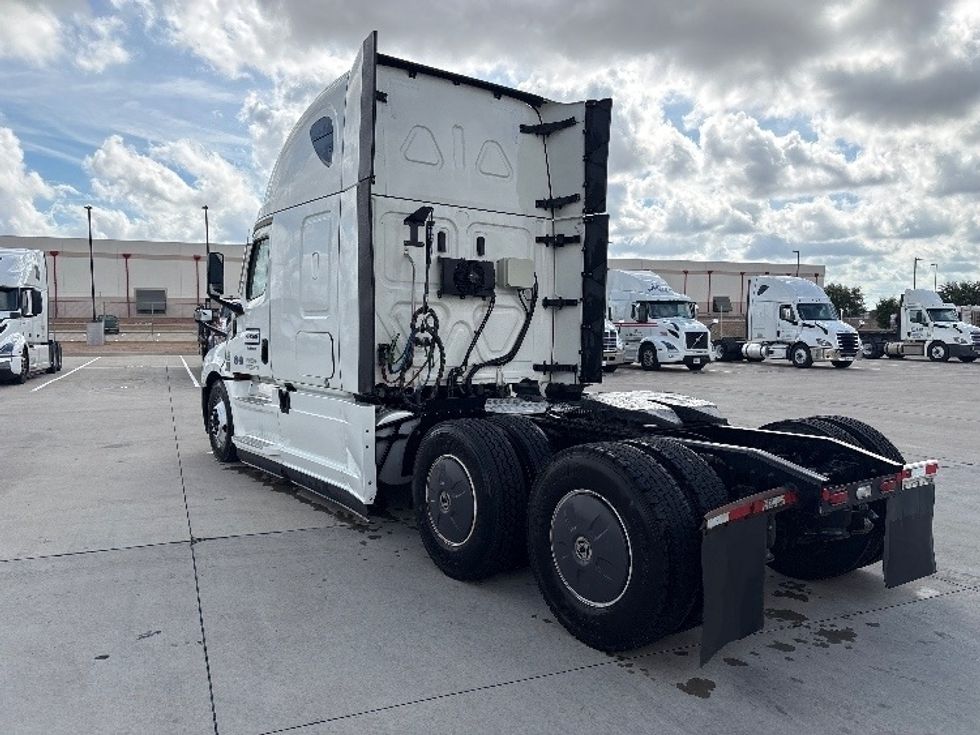Sleeper Tractor-Heavy Duty Tractors-Freightliner-2022-T12664ST-Baton Rouge-LA-454,381\n\t\tmiles-$ 82,500 - Image 5