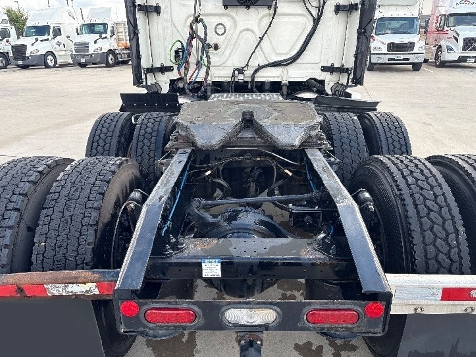 Sleeper Tractor-Heavy Duty Tractors-Freightliner-2022-T12664ST-Baton Rouge-LA-454,381\n\t\tmiles-$ 82,500 - Image 6