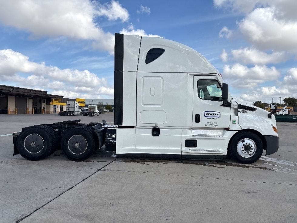 Sleeper Tractor-Heavy Duty Tractors-Freightliner-2022-T12664ST-Baton Rouge-LA-454,381\n\t\tmiles-$ 82,500 - Image 8