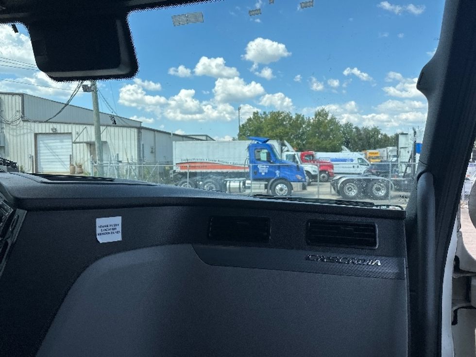 Sleeper Tractor-Heavy Duty Tractors-Freightliner-2022-T12664ST-Baton Rouge-LA-647,711\n\t\tmiles-$ 54,750 - Image 14