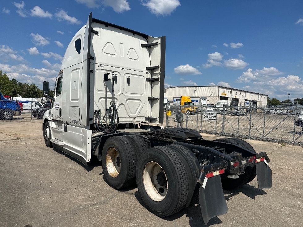 Sleeper Tractor-Heavy Duty Tractors-Freightliner-2022-T12664ST-Baton Rouge-LA-647,711\n\t\tmiles-$ 54,750 - Image 5