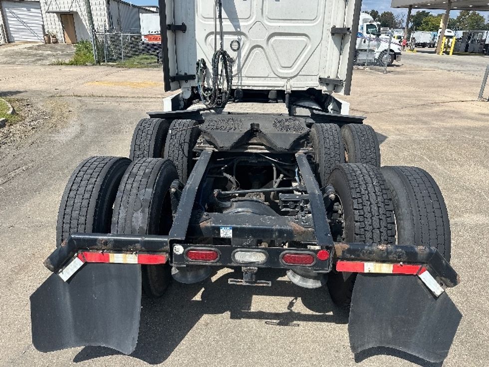 Sleeper Tractor-Heavy Duty Tractors-Freightliner-2022-T12664ST-Baton Rouge-LA-647,711\n\t\tmiles-$ 54,750 - Image 6