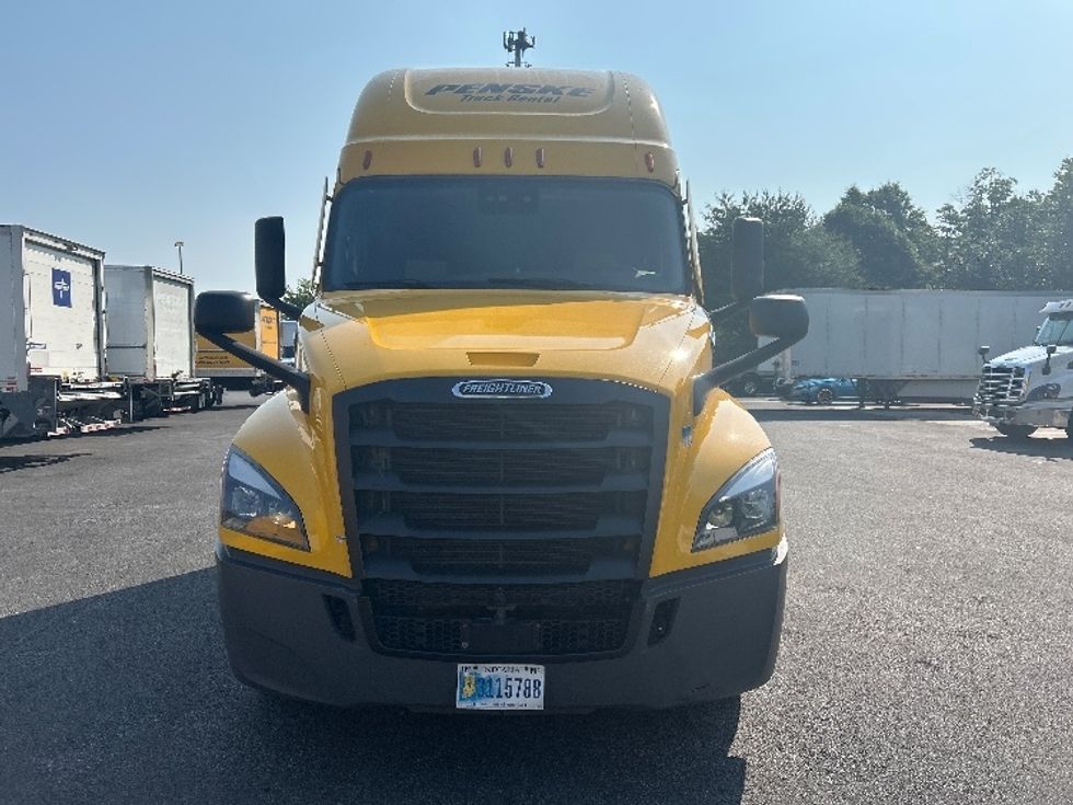 Sleeper Tractor-Heavy Duty Tractors-Freightliner-2022-T12664ST-Belcamp-MD-434,033\n\t\tmiles-$ 73,000 - Image 2