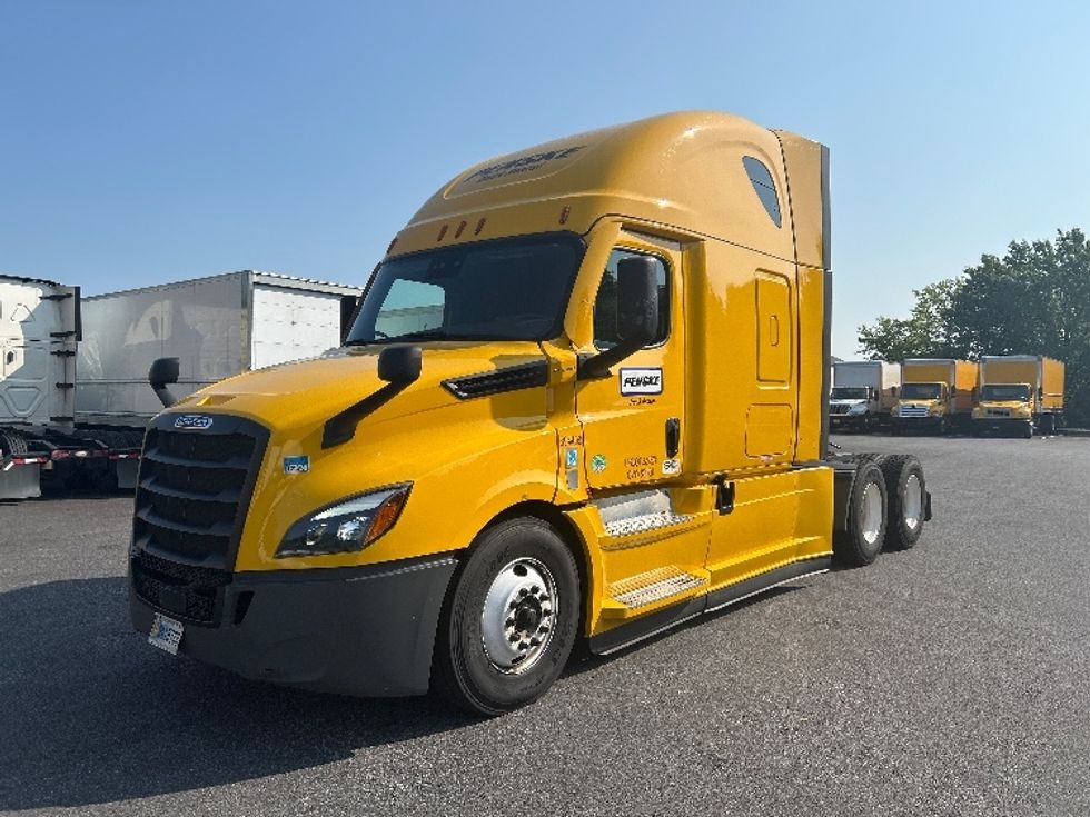 Sleeper Tractor-Heavy Duty Tractors-Freightliner-2022-T12664ST-Belcamp-MD-434,033\n\t\tmiles-$ 73,000 - Image 3