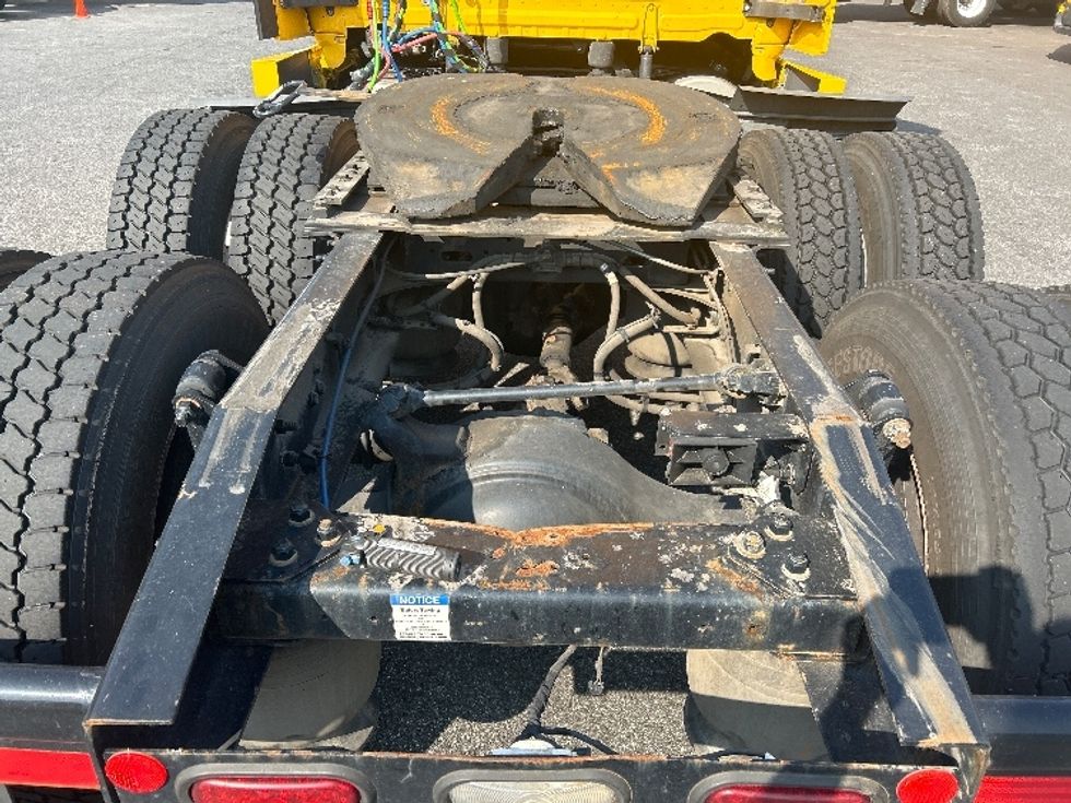 Sleeper Tractor-Heavy Duty Tractors-Freightliner-2022-T12664ST-Belcamp-MD-434,033\n\t\tmiles-$ 73,000 - Image 6