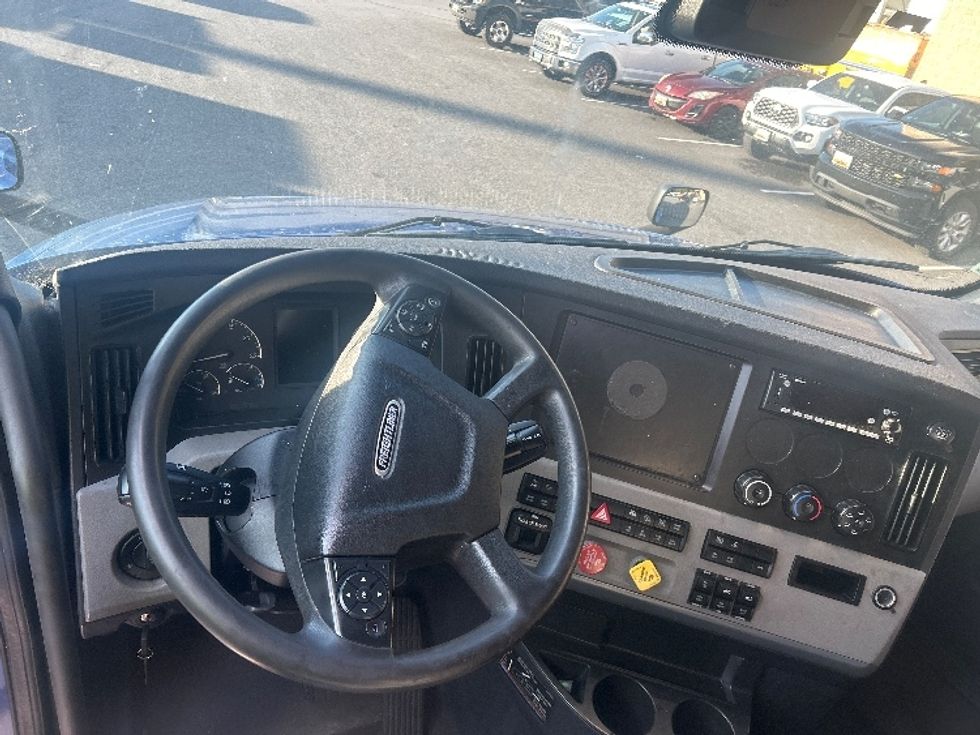 Sleeper Tractor-Heavy Duty Tractors-Freightliner-2022-T12664ST-Belcamp-MD-570,887\n\t\tmiles-$ 72,500 - Image 11