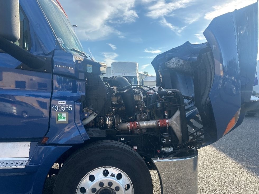 Sleeper Tractor-Heavy Duty Tractors-Freightliner-2022-T12664ST-Belcamp-MD-570,887\n\t\tmiles-$ 72,500 - Image 19