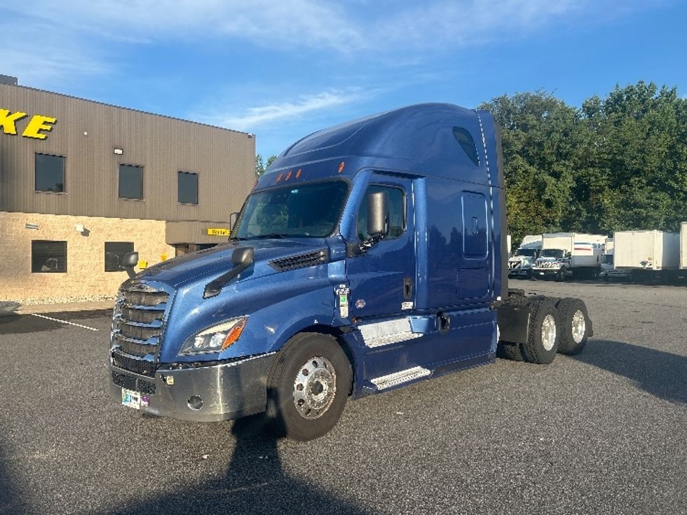 Sleeper Tractor-Heavy Duty Tractors-Freightliner-2022-T12664ST-Belcamp-MD-570,887\n\t\tmiles-$ 72,500 - Image 3