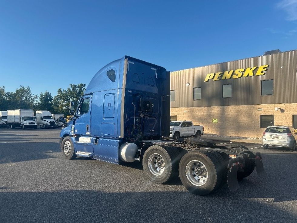 Sleeper Tractor-Heavy Duty Tractors-Freightliner-2022-T12664ST-Belcamp-MD-570,887\n\t\tmiles-$ 72,500 - Image 5