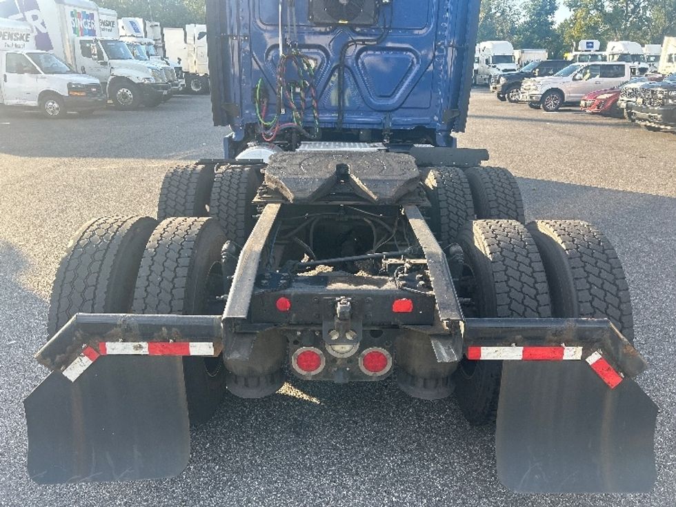 Sleeper Tractor-Heavy Duty Tractors-Freightliner-2022-T12664ST-Belcamp-MD-570,887\n\t\tmiles-$ 72,500 - Image 6