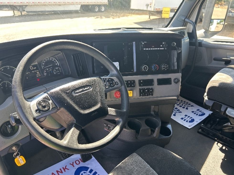 Sleeper Tractor-Heavy Duty Tractors-Freightliner-2022-T12664ST-Belden-MS-521,107\n\t\tmiles-$ 64,250 - Image 10