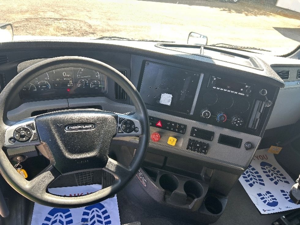 Sleeper Tractor-Heavy Duty Tractors-Freightliner-2022-T12664ST-Belden-MS-521,107\n\t\tmiles-$ 64,250 - Image 11