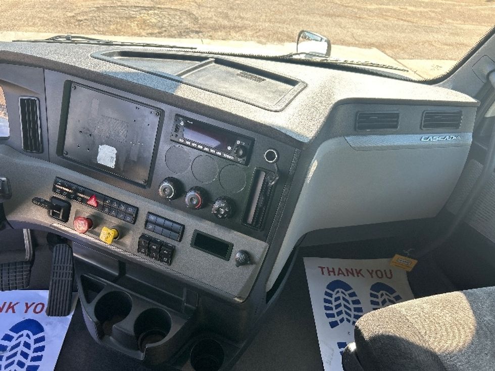 Sleeper Tractor-Heavy Duty Tractors-Freightliner-2022-T12664ST-Belden-MS-521,107\n\t\tmiles-$ 64,250 - Image 12