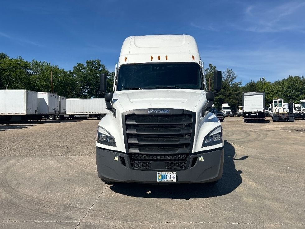 Sleeper Tractor-Heavy Duty Tractors-Freightliner-2022-T12664ST-Belden-MS-521,107\n\t\tmiles-$ 64,250 - Image 2
