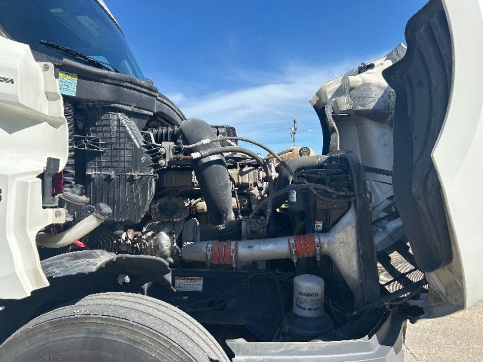 Sleeper Tractor-Heavy Duty Tractors-Freightliner-2022-T12664ST-Belden-MS-521,107\n\t\tmiles-$ 64,250 - Image 20