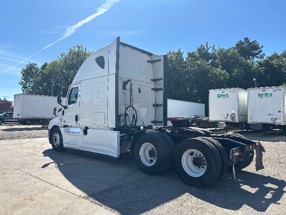 Sleeper Tractor-Heavy Duty Tractors-Freightliner-2022-T12664ST-Belden-MS-521,107\n\t\tmiles-$ 64,250 - Image 5