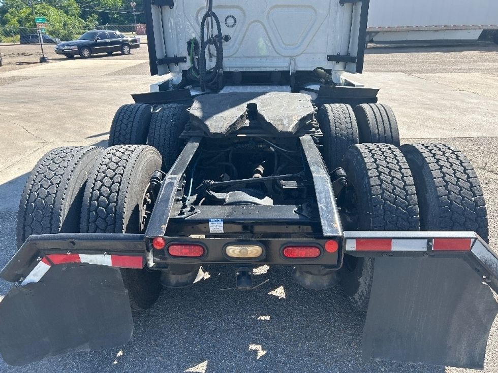 Sleeper Tractor-Heavy Duty Tractors-Freightliner-2022-T12664ST-Belden-MS-521,107\n\t\tmiles-$ 64,250 - Image 6
