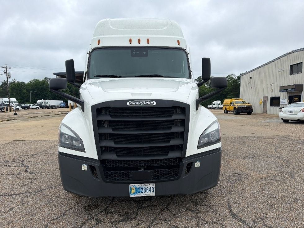 Sleeper Tractor-Heavy Duty Tractors-Freightliner-2022-T12664ST-Belden-MS-576,935\n\t\tmiles-$ 62,500 - Image 2