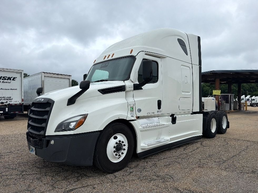 Sleeper Tractor-Heavy Duty Tractors-Freightliner-2022-T12664ST-Belden-MS-576,935\n\t\tmiles-$ 62,500 - Image 3