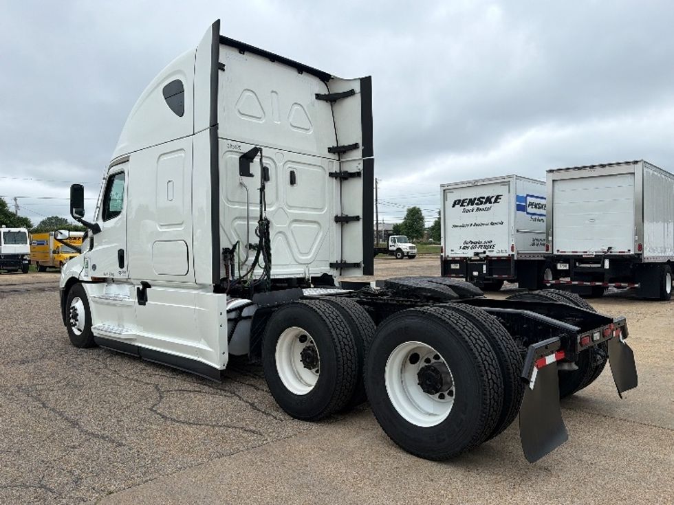 Sleeper Tractor-Heavy Duty Tractors-Freightliner-2022-T12664ST-Belden-MS-576,935\n\t\tmiles-$ 62,500 - Image 5
