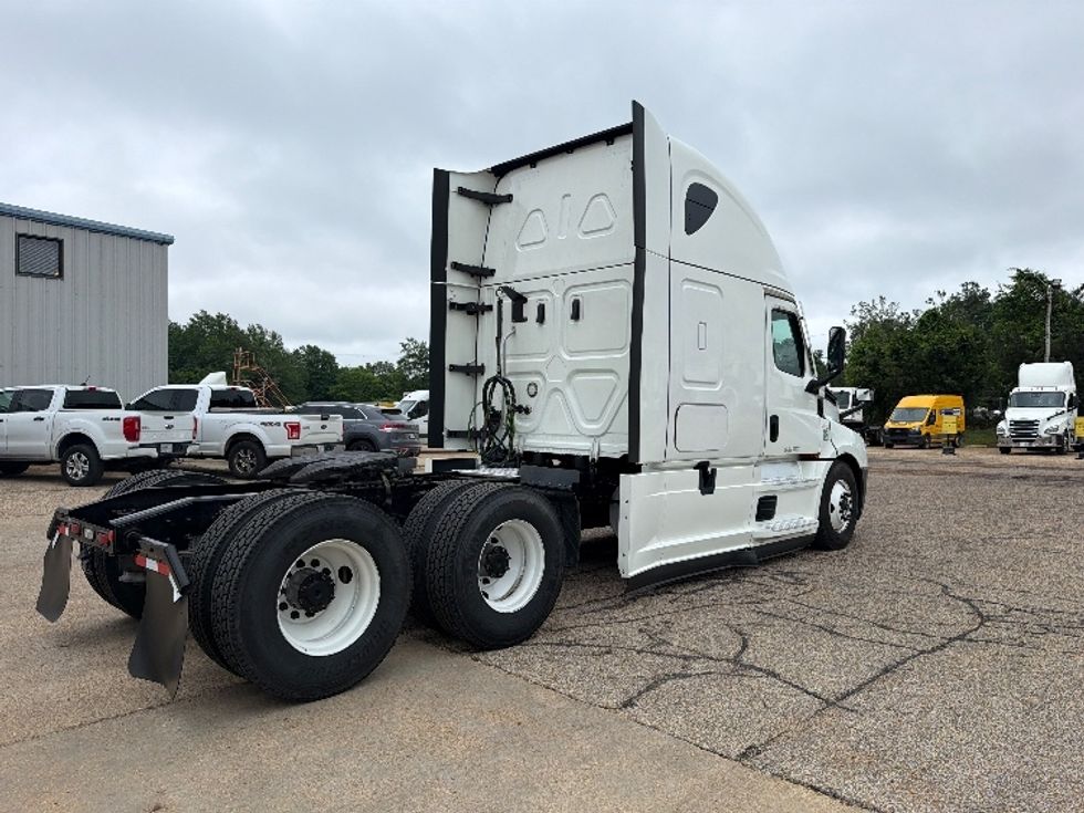 Sleeper Tractor-Heavy Duty Tractors-Freightliner-2022-T12664ST-Belden-MS-576,935\n\t\tmiles-$ 62,500 - Image 7