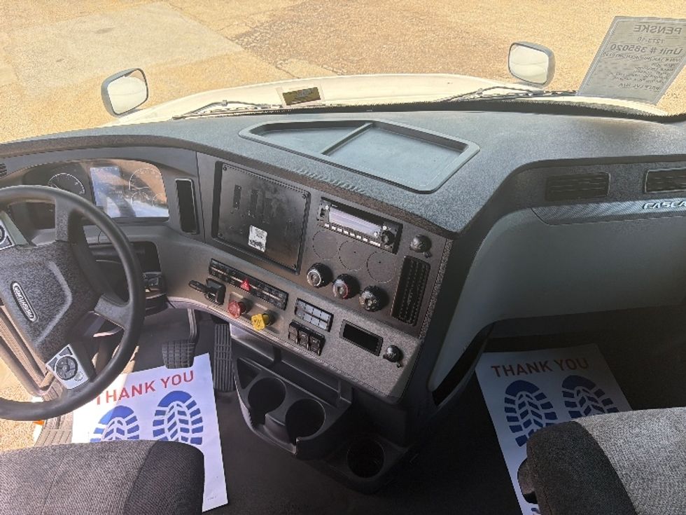 Sleeper Tractor-Heavy Duty Tractors-Freightliner-2022-T12664ST-Belden-MS-633,576\n\t\tmiles-$ 56,500 - Image 12